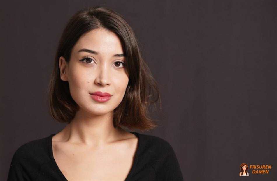 Asymmetrischer Bob als mittellange Frisur für Frauen