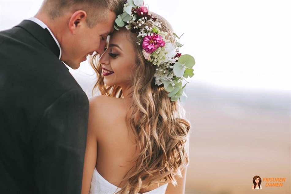 18 atemberaubende Brautfrisuren für Sommerhochzeiten