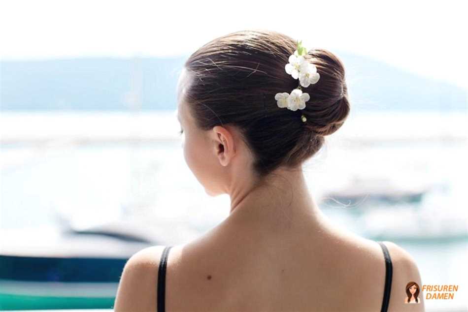 Ballerina-Dutt – elegante Festfrisur für Frauen