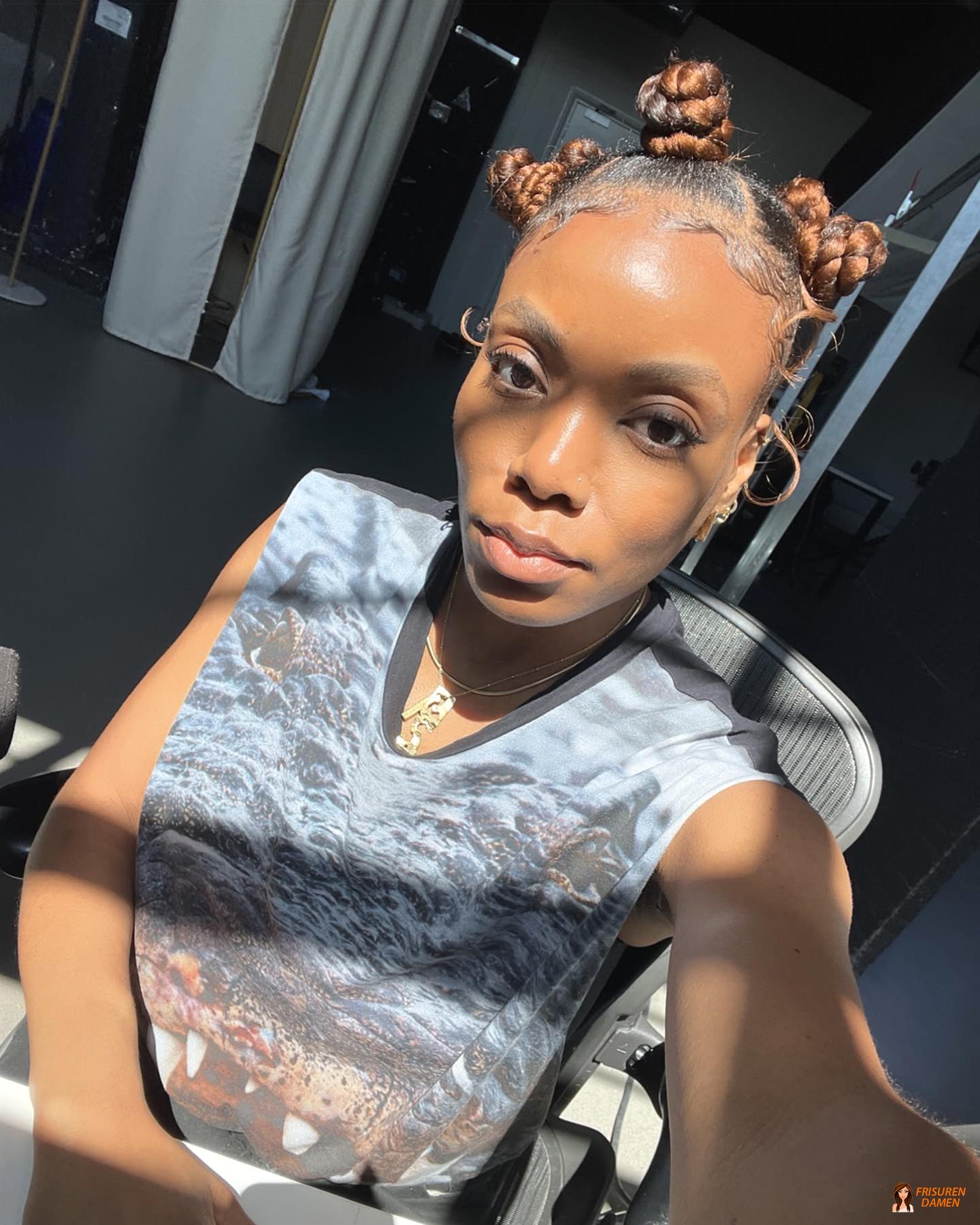 Bantu-Knoten als markante Hochsteckfrisur