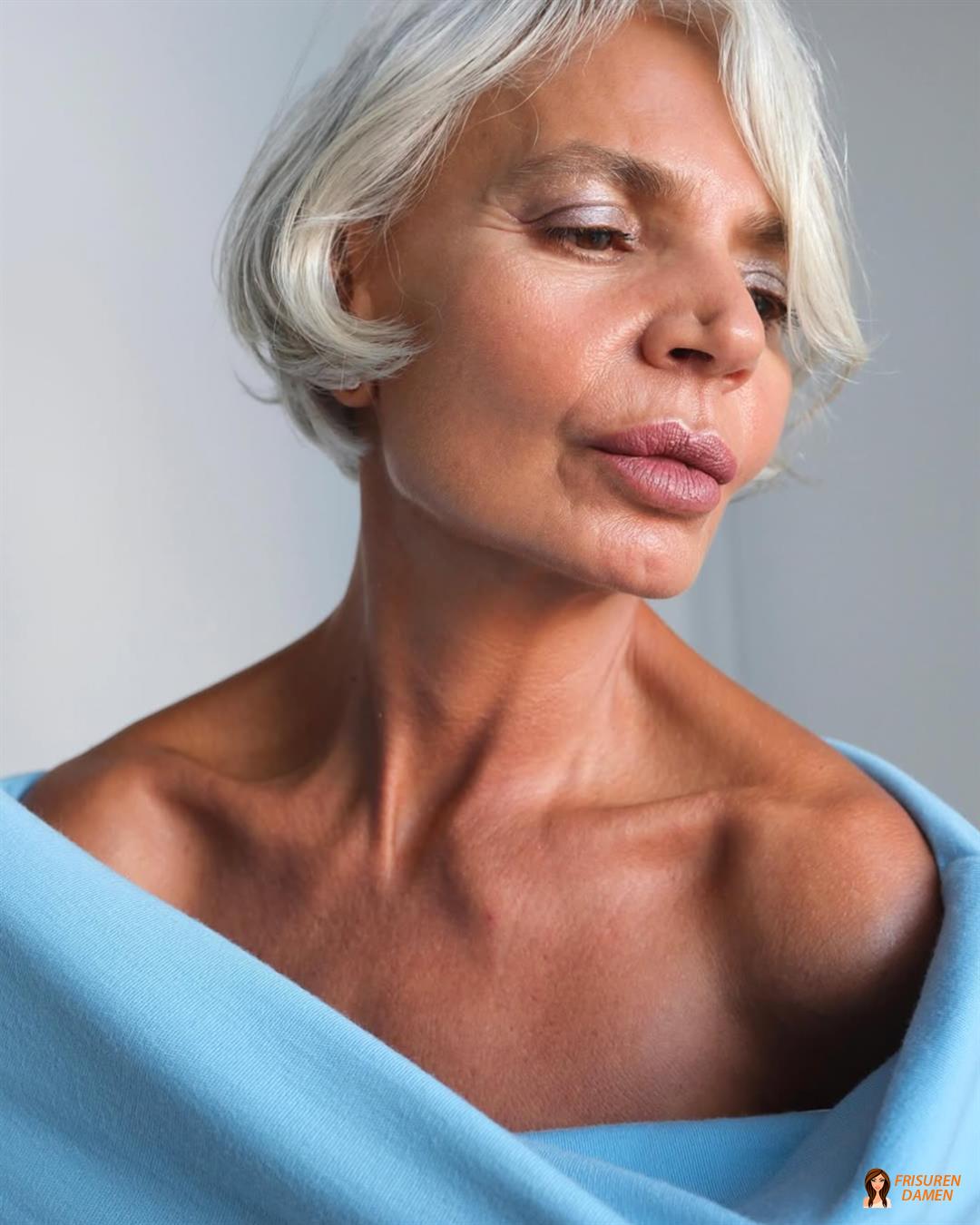 Zerzauster französischer Bob für moderne Frauen