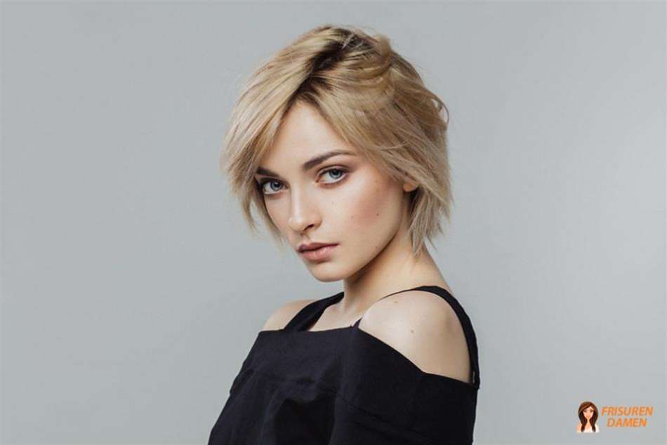 Bixie mit Seitenscheitel – Frisur für Frauen