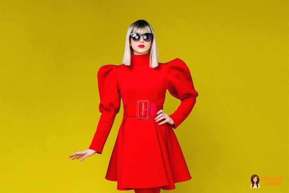 Blonder Bob mit Pony – eleganter Look für Frauen