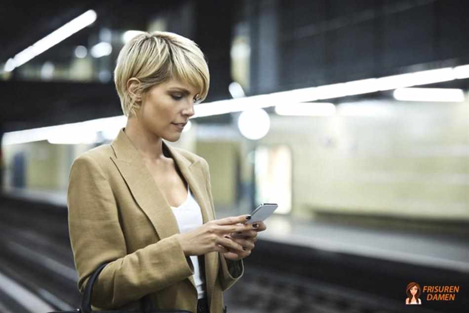 Blonder Pixie-Cut – mutige Kurzhaarfrisur