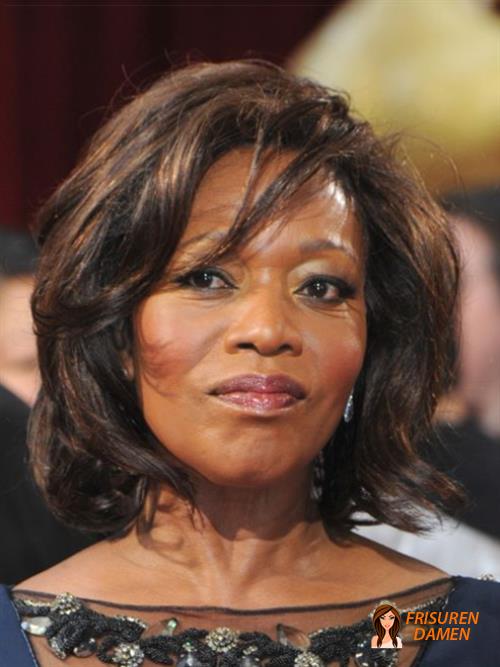 Bob-Föhnfrisur für Frauen über 50 mit glattem Finish und Volumen