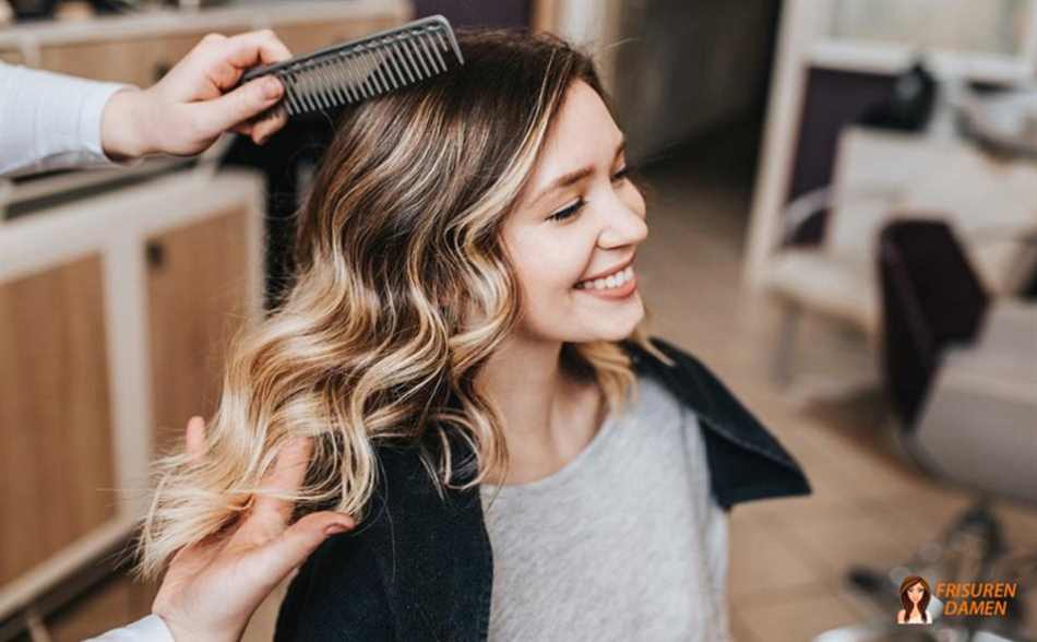 Braunes Haar mit karamellblonden Highlights