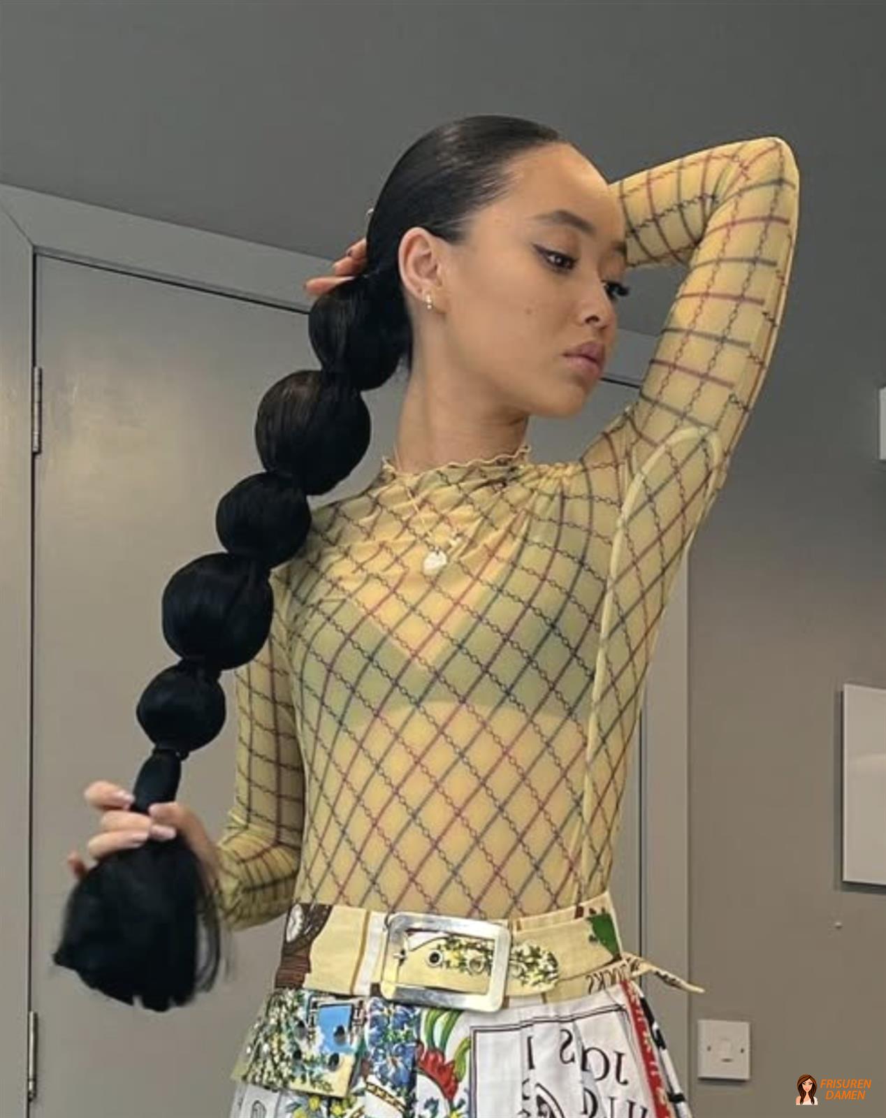 Bubble Braids als verspielte Flechtfrisur für Frauen