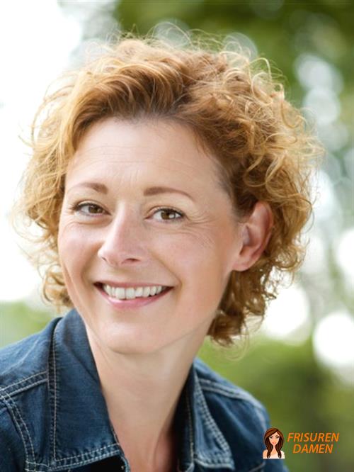 Dauerwellen-Bob für Frauen über 50 mit definierter Struktur