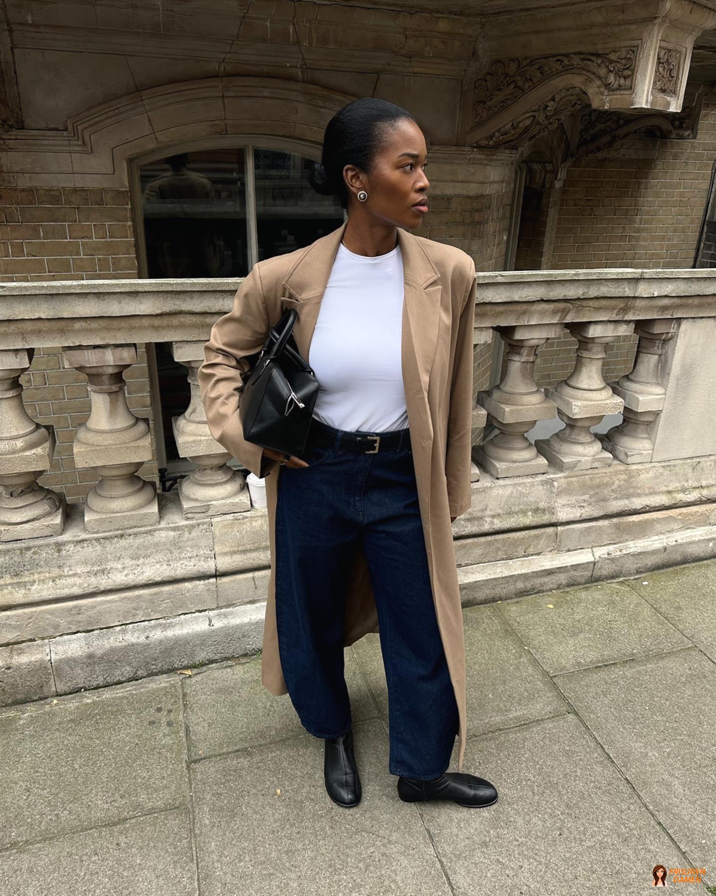 Hochgesteckter Dutt ohne sichtbaren Scheitel