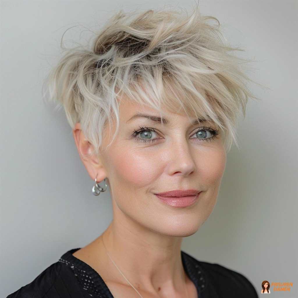 Stilvolle Frisuridee für Frauen ab 60 ohne Brille mit weichen Konturen
