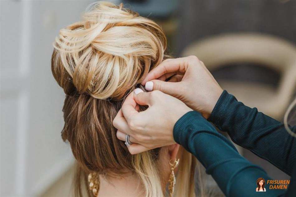 Eleganter hoher Dutt als Brautjungfernfrisur