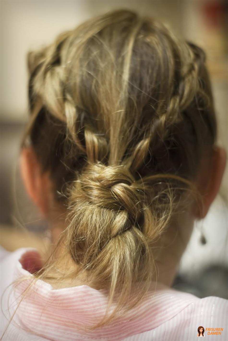 Französischer Zopf mit Mittelscheitel – eleganter Festivallook