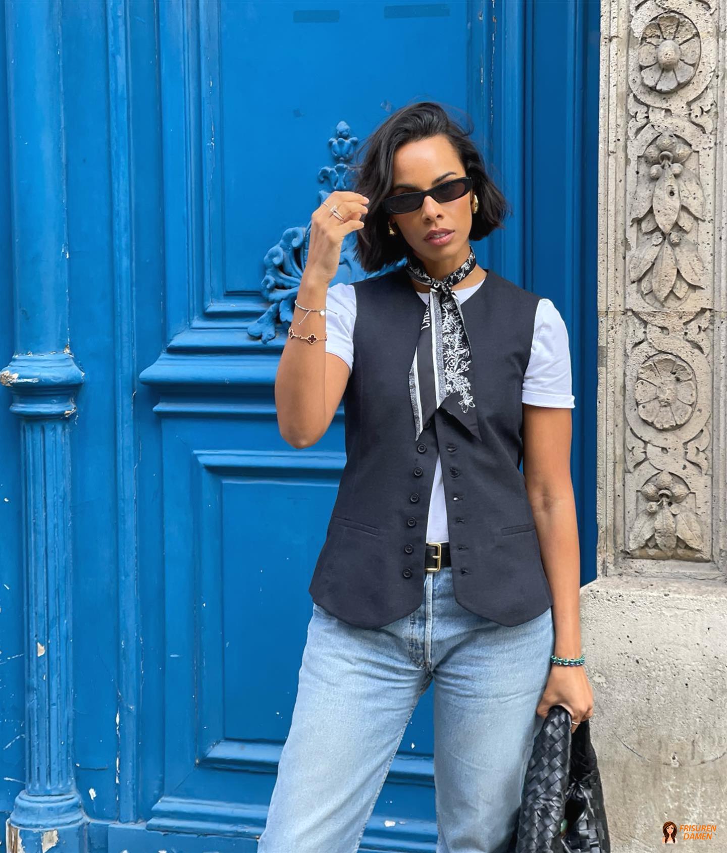 Locker gestylter französischer Bob mit Bewegung