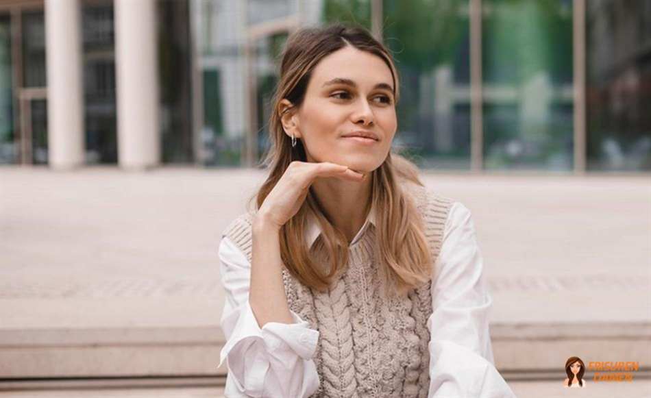 Kurze Bürofrisur für Damen