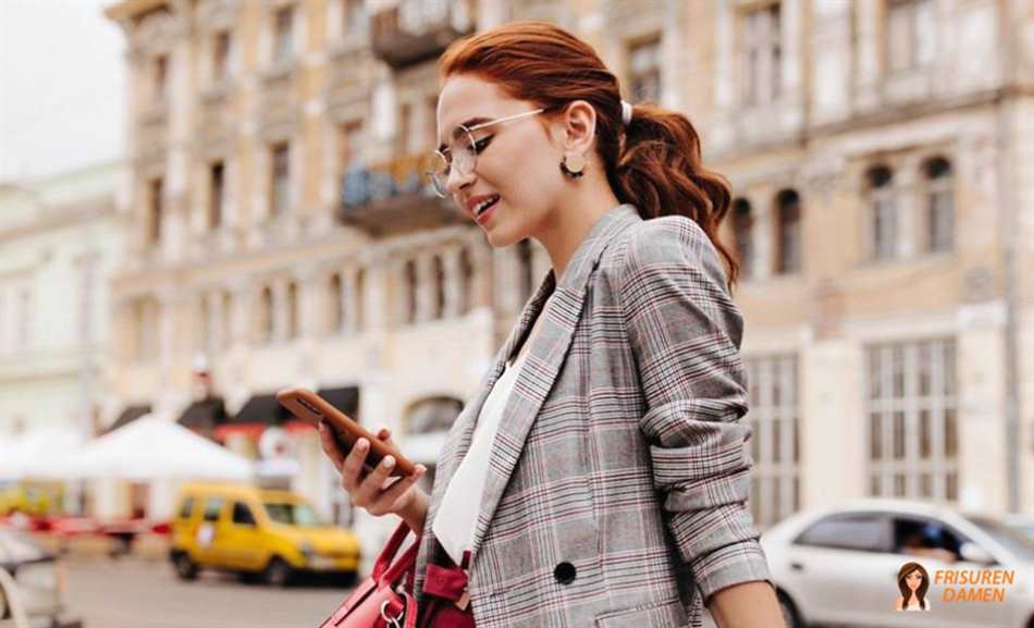 Bürofrisur für Damen mit langem Haar