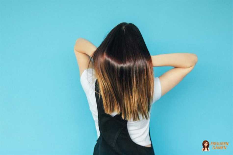 Glänzendes glattes Haar mit Mittelscheitel