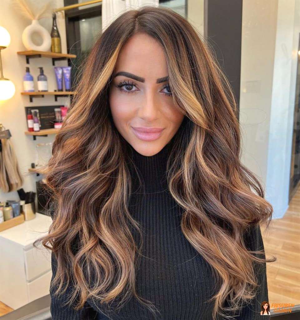 Große glamouröse Wellen mit Caramel Balayage auf Braun
