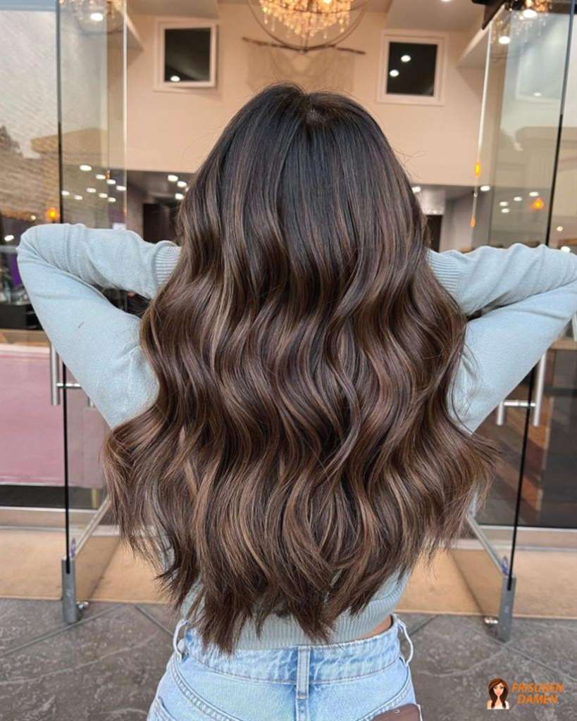 Glamouröse Wellen mit Dimension – Highlights für Abendlook