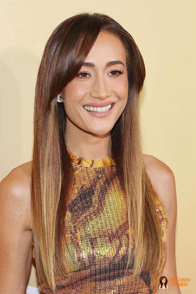 Glatte Strähnen und Seitenscheitel