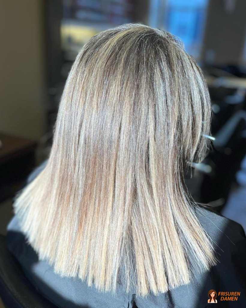 Glatter Schnitt für dünnes Haar mit feinen Akzenten für mehr Struktur