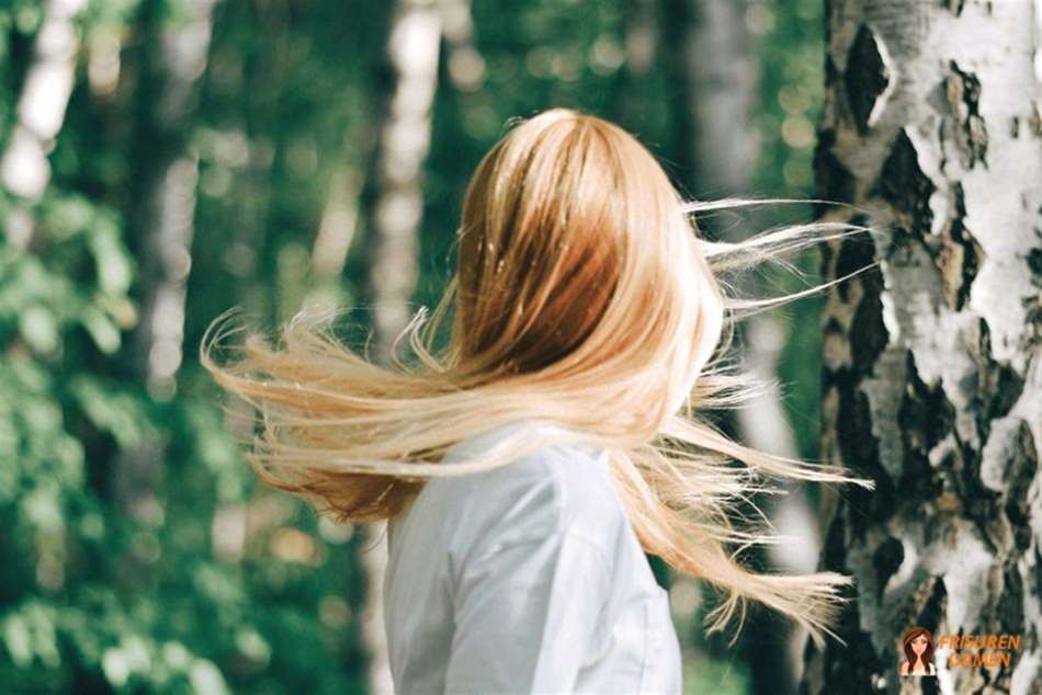 Goldblond – warmer Blondton mit goldenen Reflexen