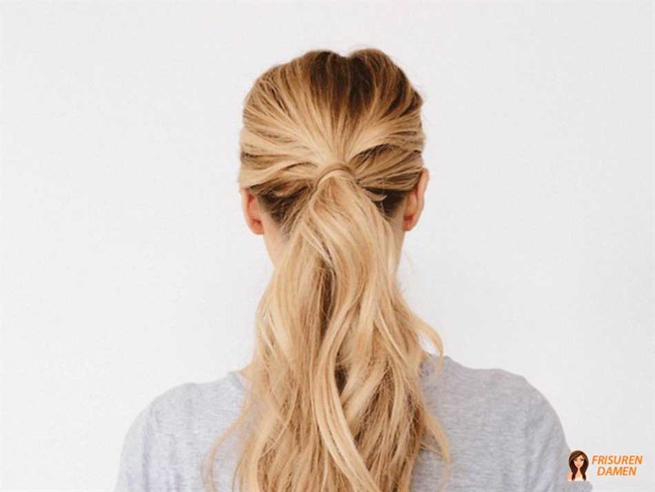 Goldblondes Haar als Winterhaarfarbe