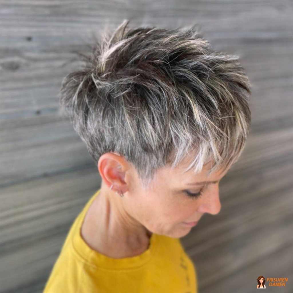 Grauer Pixie-Schnitt mit Bewegung und natürlichem Volumen