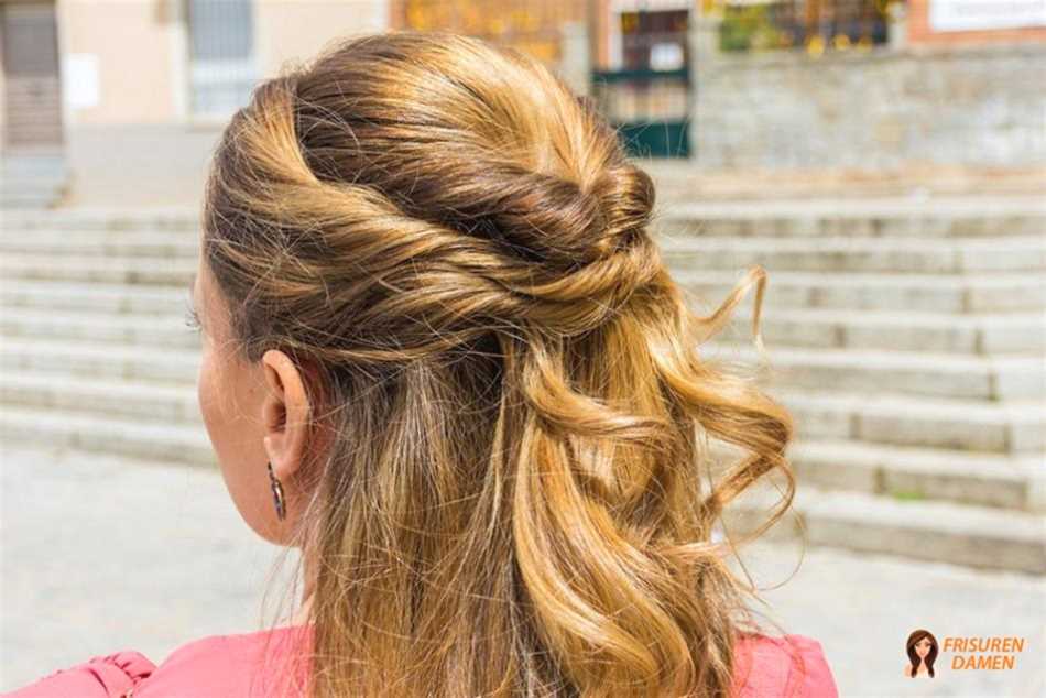 Halb hochgesteckte Frisur für festliche Anlässe