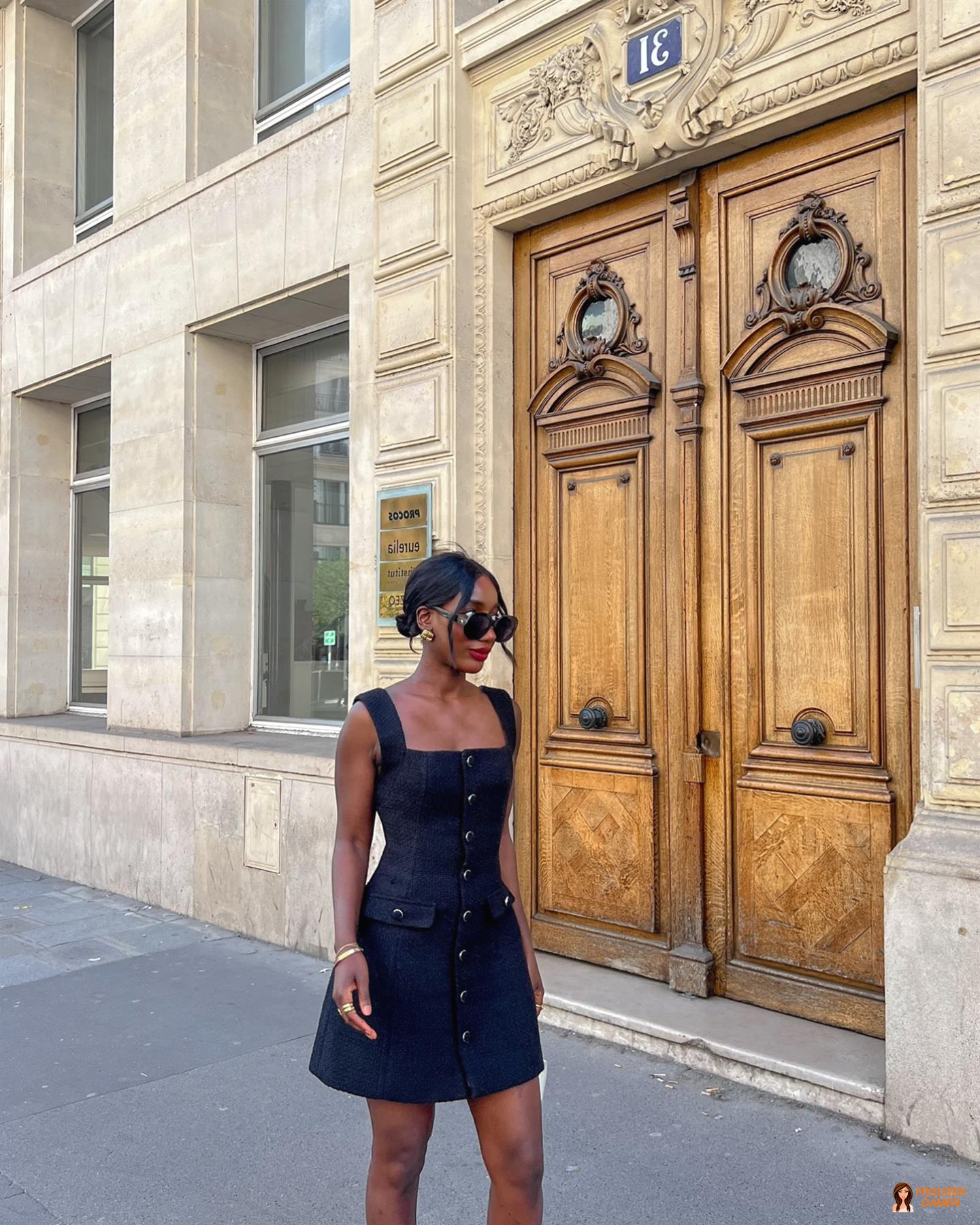 Halb hochgesteckte Sommerfrisur für Damen