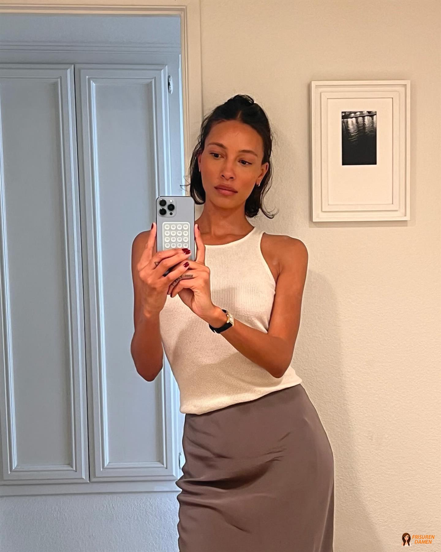 Halb hochgesteckter Bob für Frauen