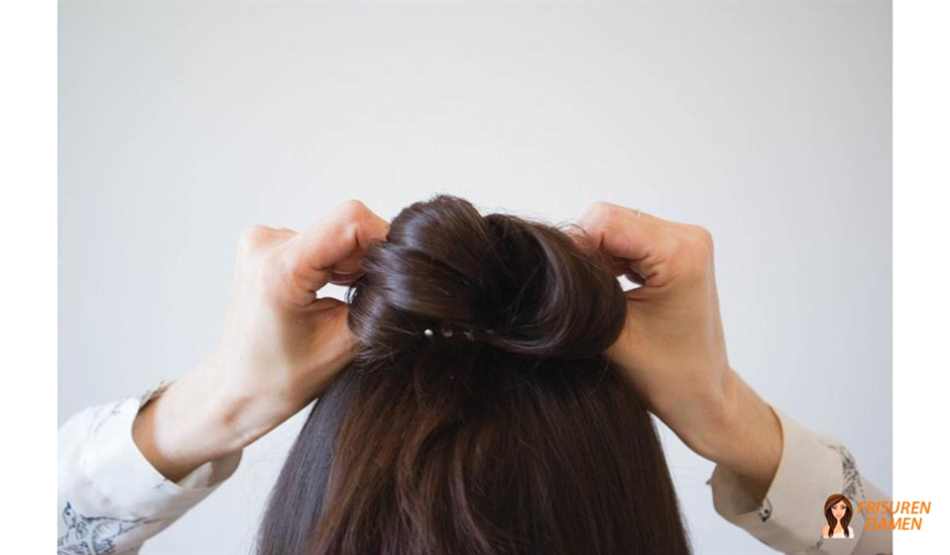 Halbhochgesteckte Frisur – sommerlich und bequem