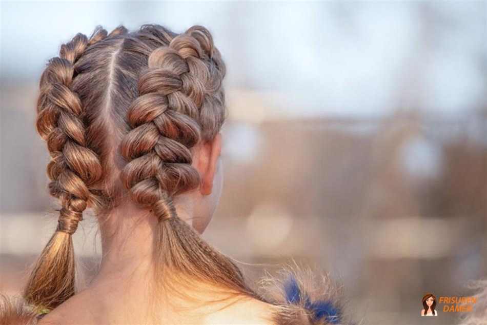 Holländische Zöpfe als Frisur für langes Haar bei Frauen