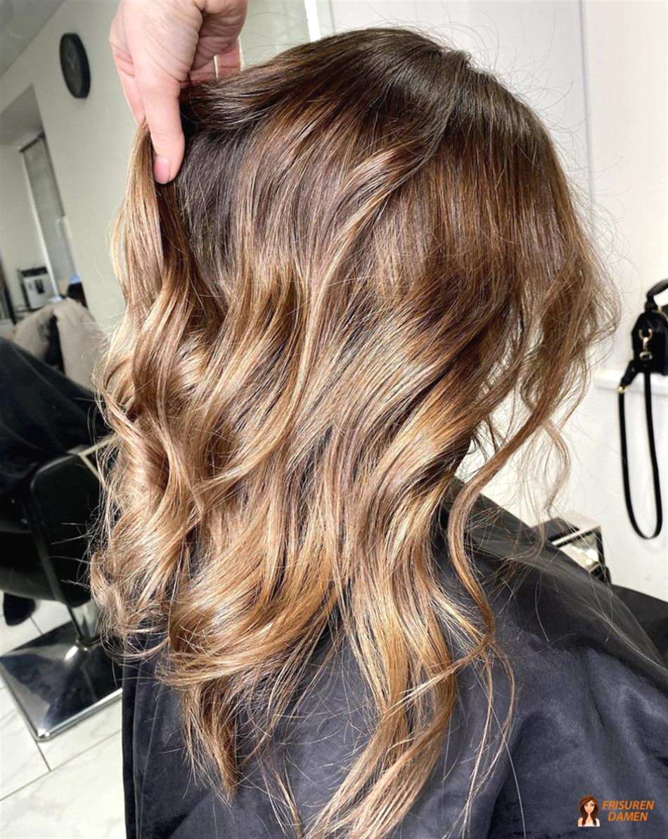 Kaffeebrünette düster