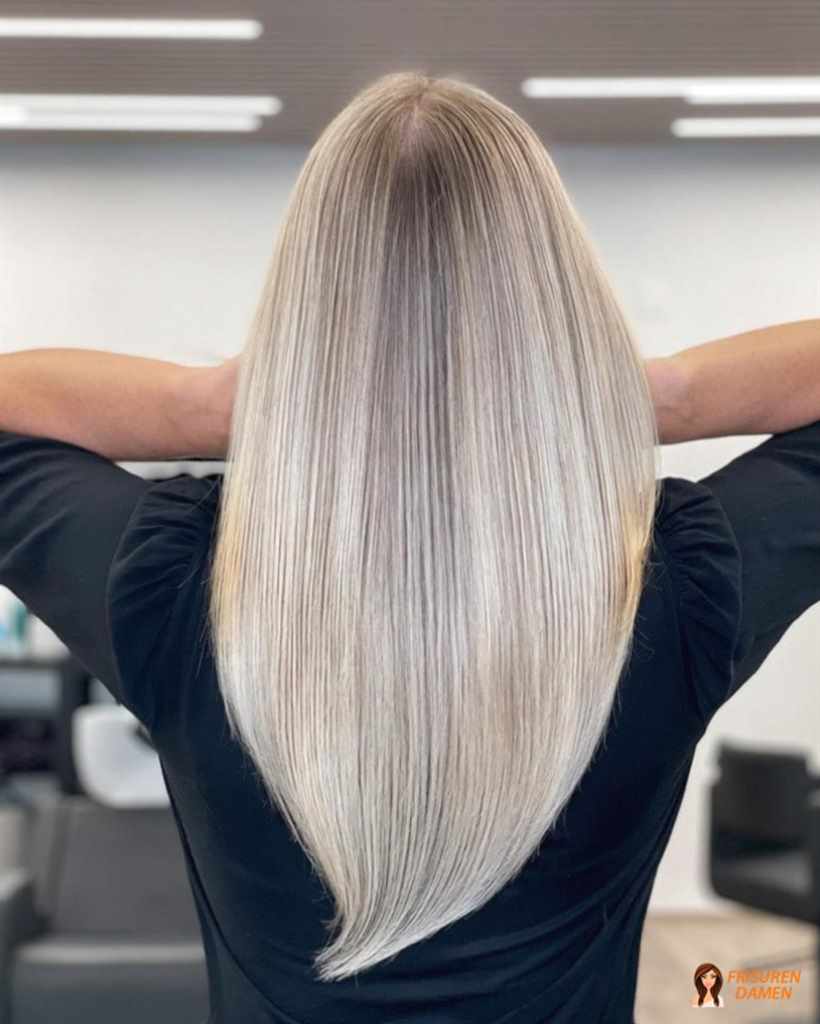 Klassische Glätte mit coolen Dimensionen für Frauen, kühle Highlights im glatten Haar mit edlem Glanz