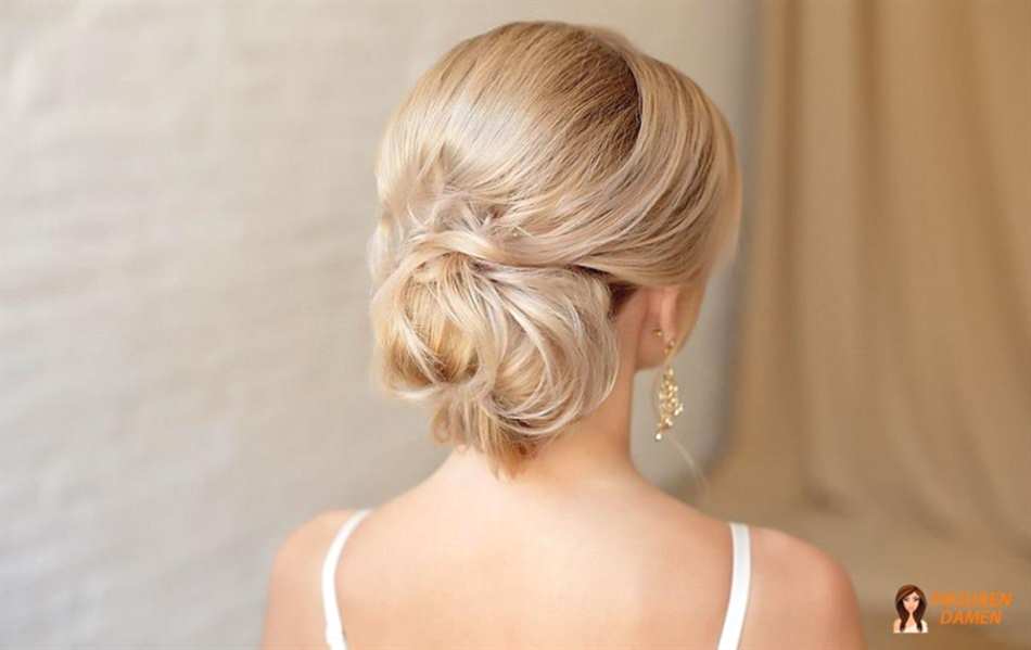 Klassischer Chignon als Brautjungfernfrisur – zeitlos und elegant