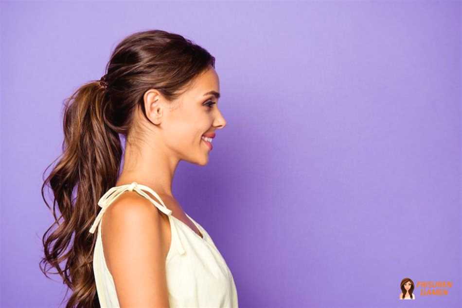 Langer Pferdeschwanz als elegante Frisur für Frauen