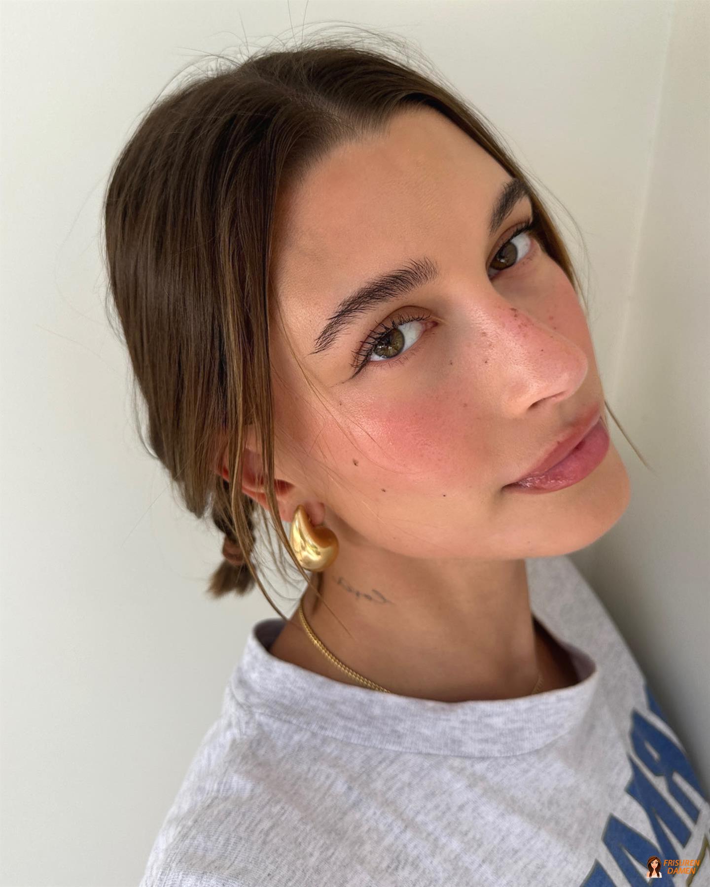 11 elegante Hochsteckfrisuren für Bob-Haare 2026