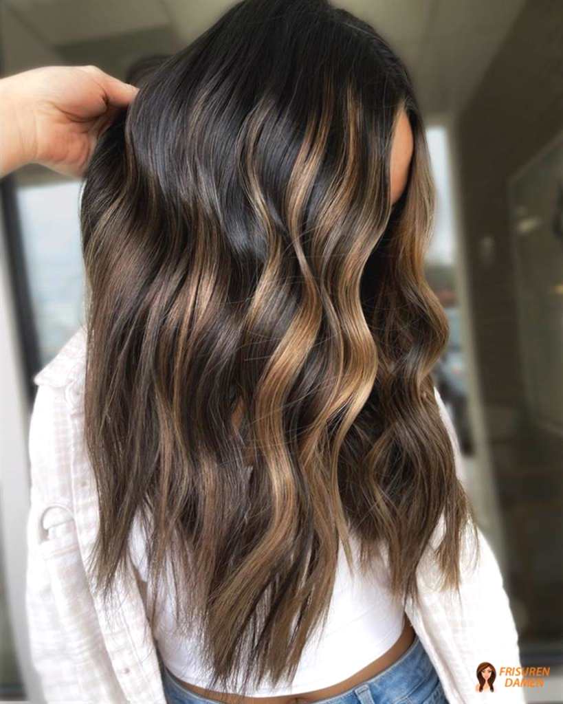 Markante Caramel-Strähnen auf brauner Basis