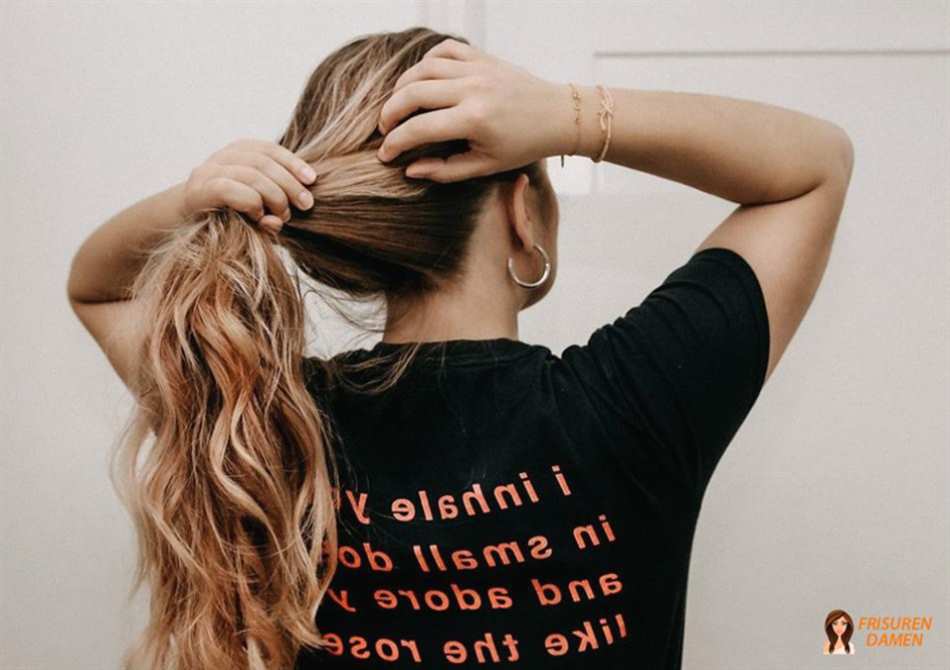 Lässige Beach Waves bei lockigem Haar