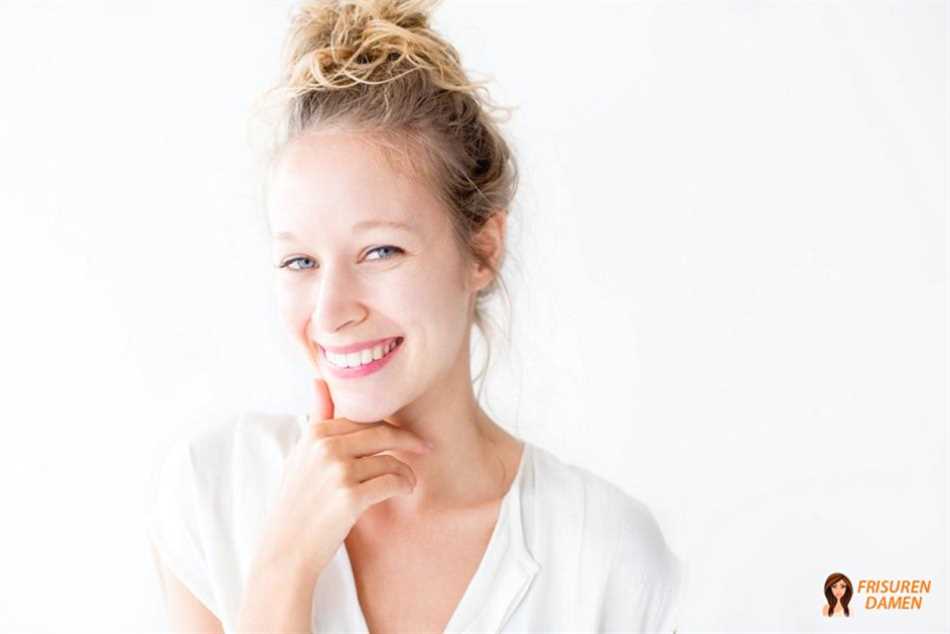 Lässige Hochsteckfrisur – entspannter Sommerlook mit Messy-Effekt