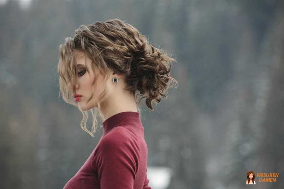 Lässiger Dutt für lockiges Haar