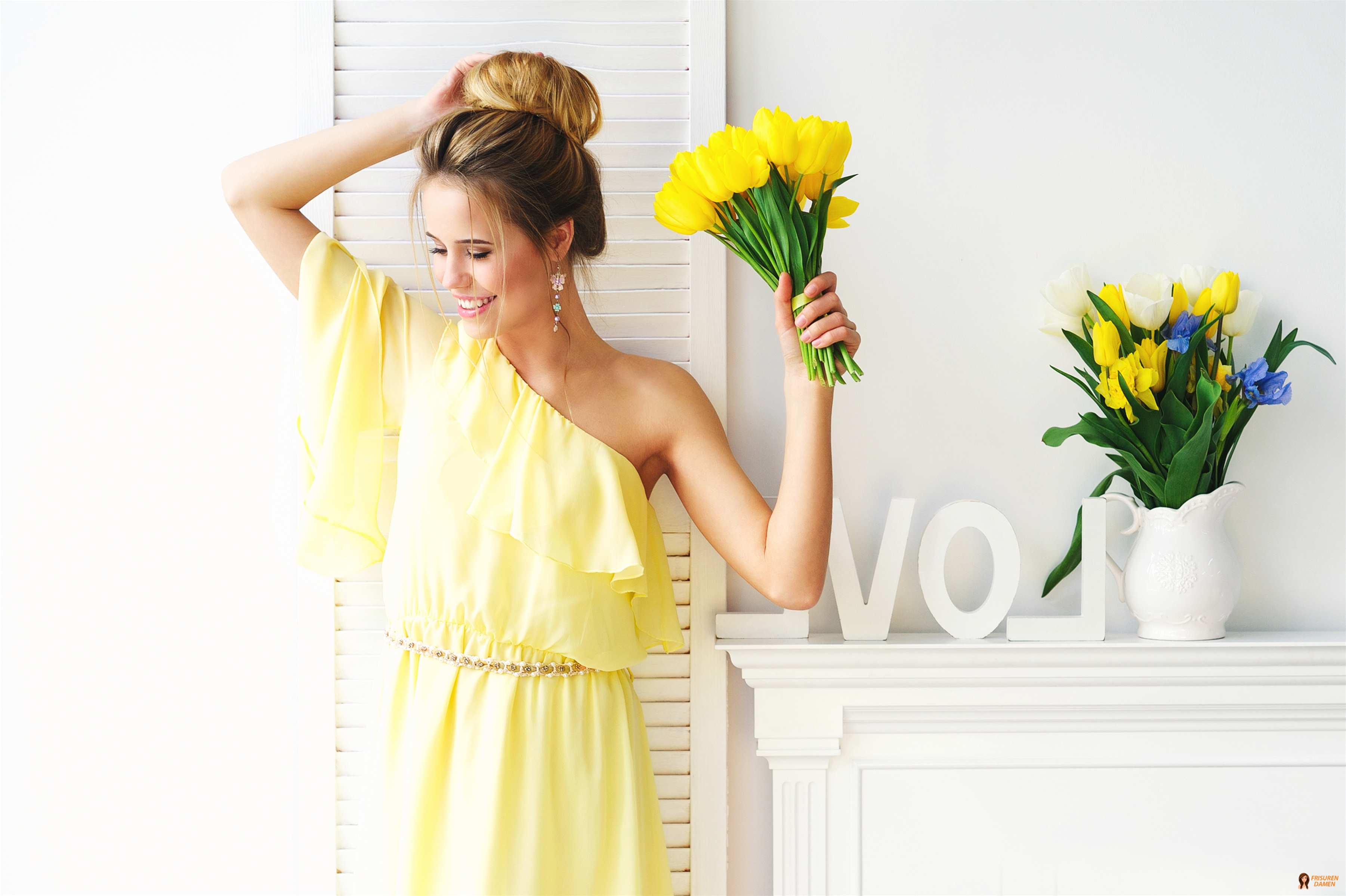 Lässiger Dutt: unkomplizierte Partyfrisur mit lockerer Struktur und modernem Finish