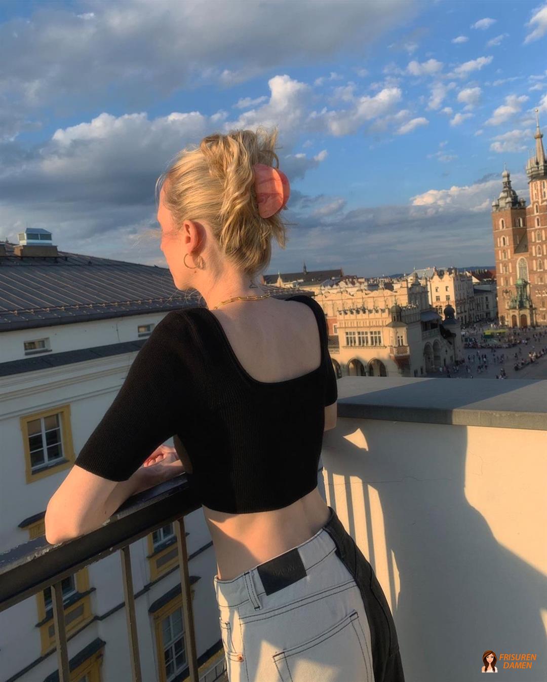 Lässiger Dutt mit Haarspange