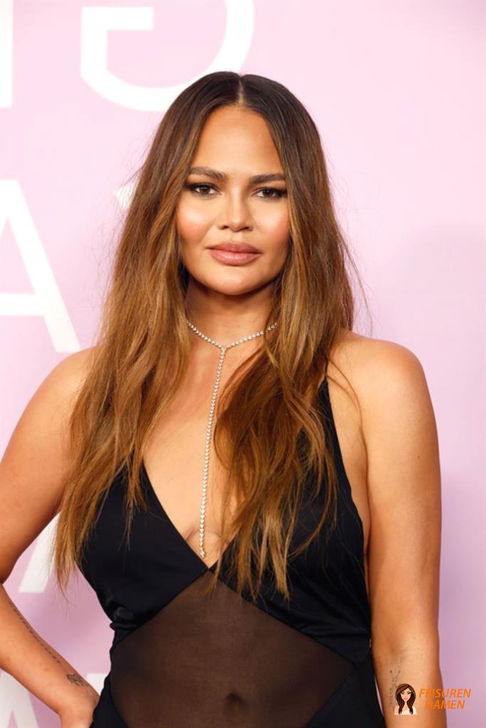 Lange, das Gesicht umrahmende Stufen