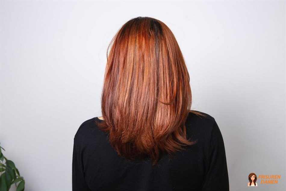 Lange Stufen mit Wellen für Frauen ab 40