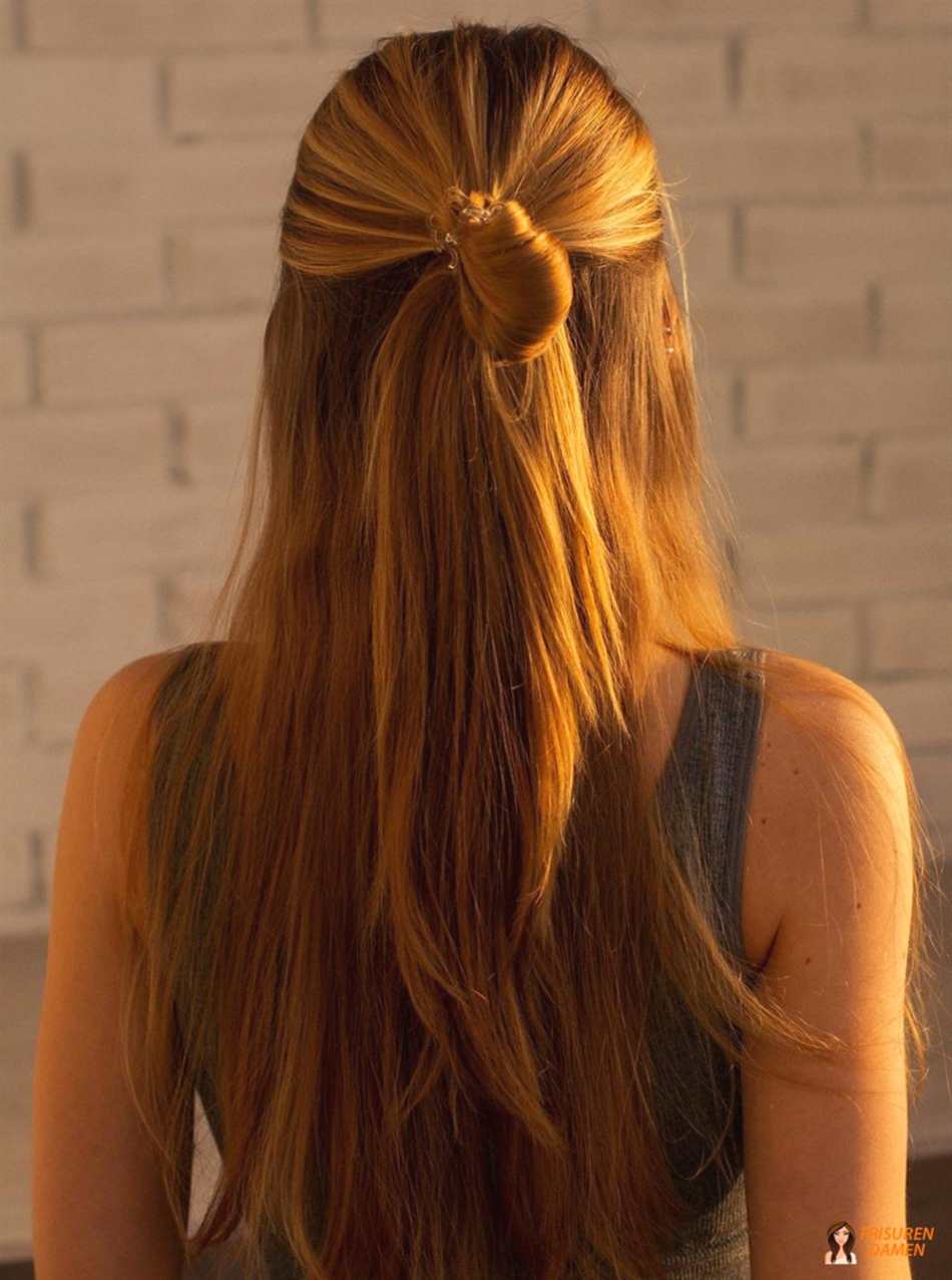 Langes glattes Haar mit weichen Stufen