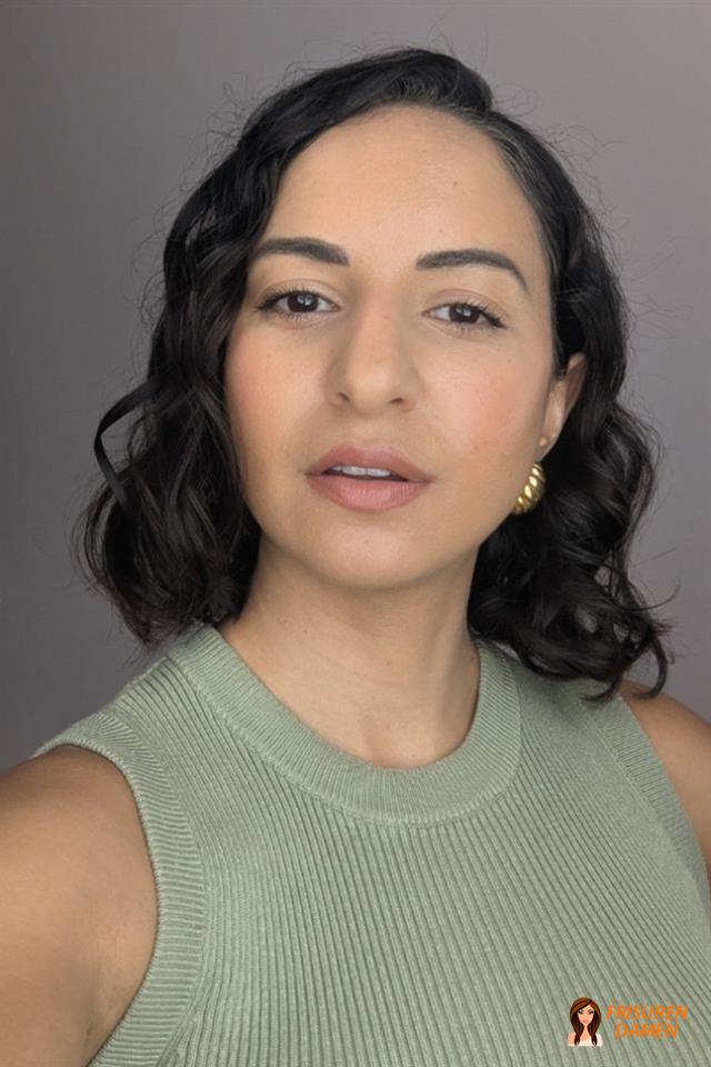 Leichter Halt für lockigen Bob bei Frauen