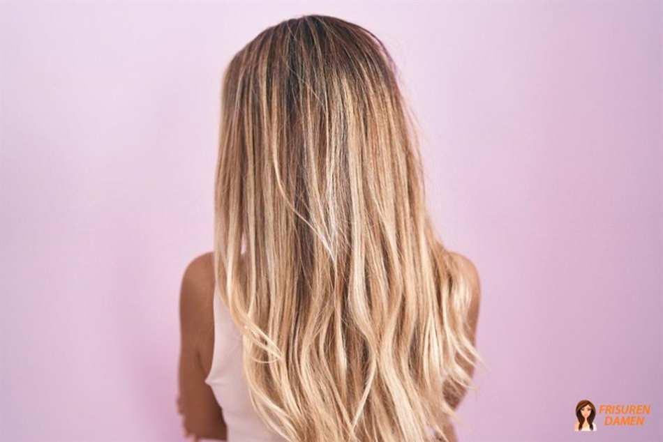 Schmutzigblondes Haar für Frauen