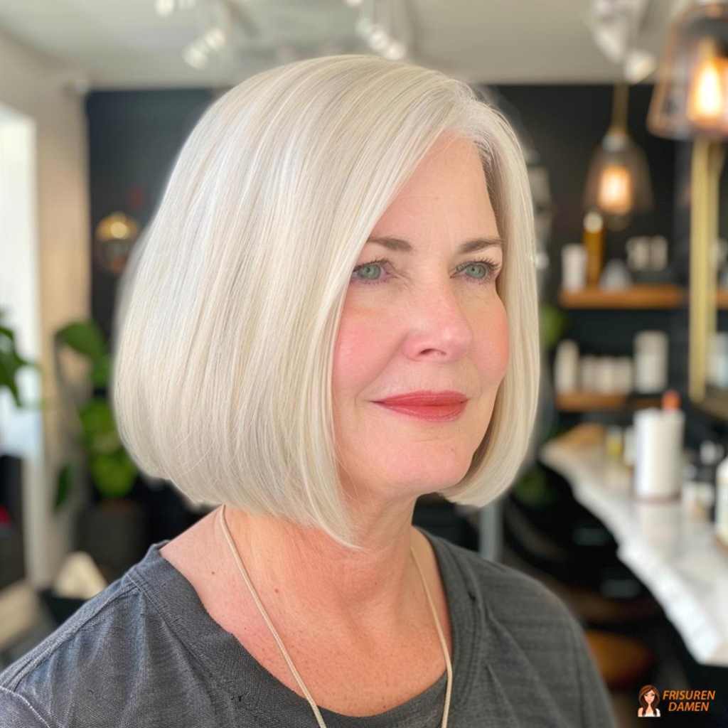 Hinweis-Kachel für Frauen ab 50 mit feinem Haar, Volumen-Fokus und formstarker Bob-Effekt