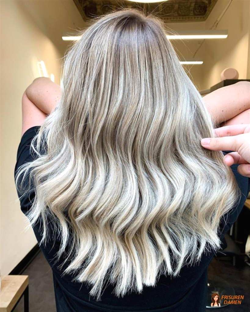 Lesen Sie auch: Farbkorrektur-Tipps für Frauen, wenn blonde Strähnen zu warm wirken und wieder kühler werden sollen